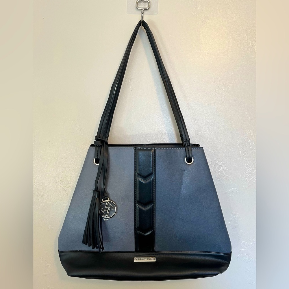 Adrienne Vittadini Tote Bag
Womens Large Taupe/ Black Faux Leather Santa Fe Tote